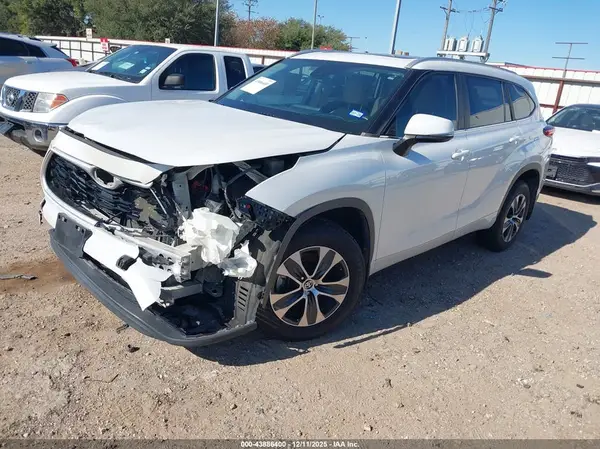 5TDKDRAH3PS028498 2023 TOYOTA HIGHLANDER - Image 2