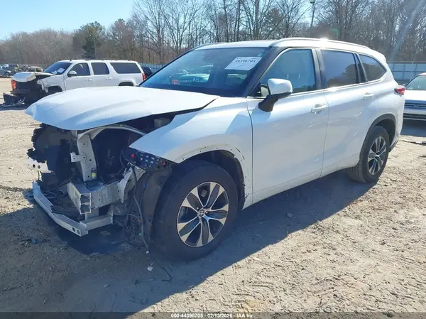 5TDKDRAH3PS029442 2023 TOYOTA HIGHLANDER - Image 2