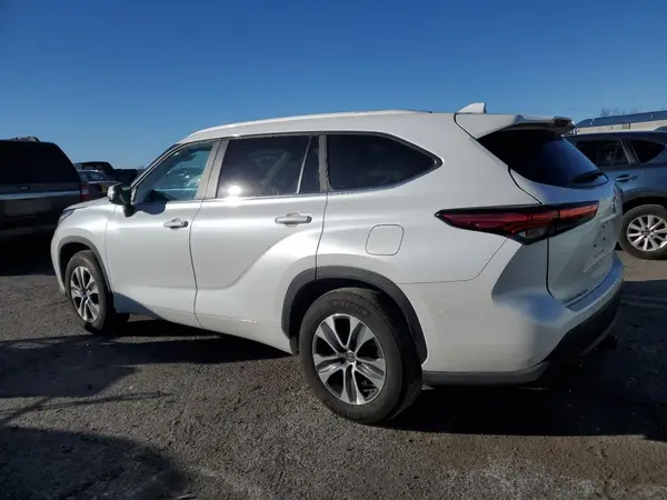 5TDKDRAH3PS030851 2023 TOYOTA HIGHLANDER - Image 2