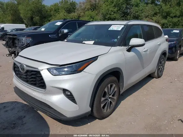 5TDKDRAH3PS032230 2023 TOYOTA HIGHLANDER - Image 2
