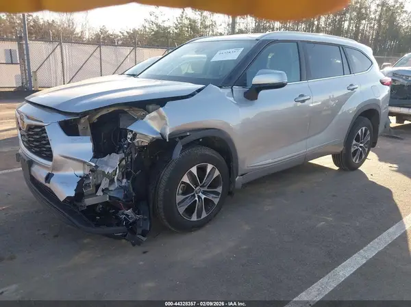 5TDKDRAH3PS034186 2023 TOYOTA HIGHLANDER - Image 2