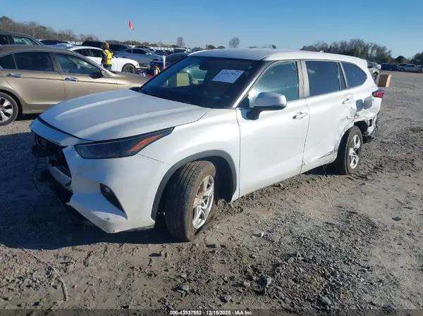 5TDKDRAH3PS036570 2023 TOYOTA HIGHLANDER - Image 2