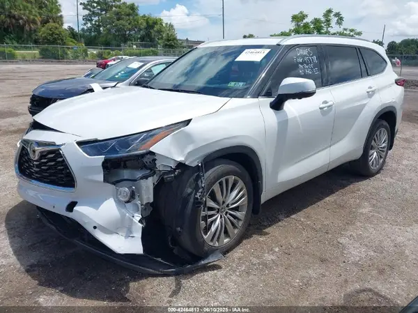5TDKDRAH3PS044054 2023 TOYOTA HIGHLANDER - Image 2