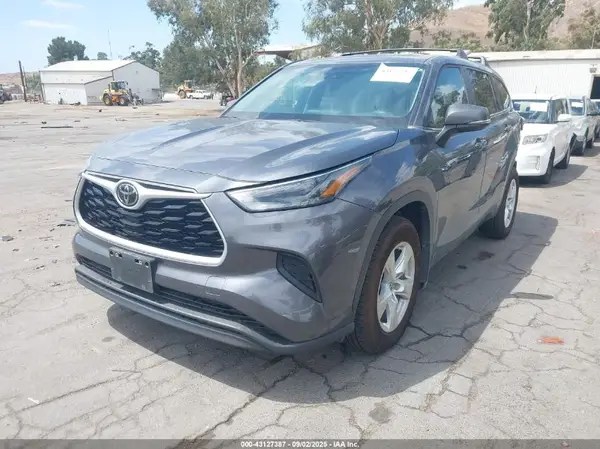5TDKDRAH3PS046886 2023 TOYOTA HIGHLANDER - Image 2