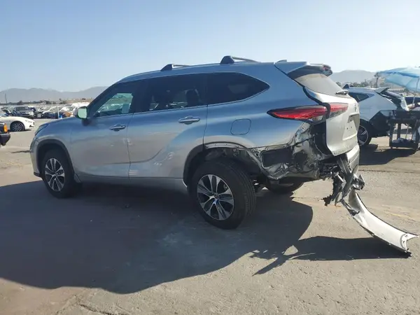 5TDKDRAH3PS049805 2023 TOYOTA HIGHLANDER - Image 2
