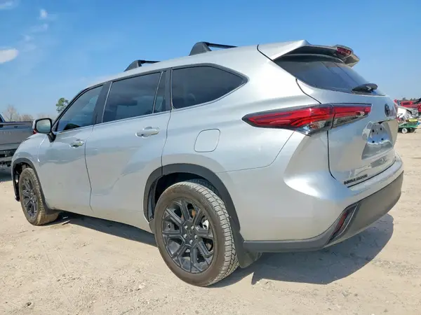 5TDKDRAH3PS502868 2023 TOYOTA HIGHLANDER - Image 2