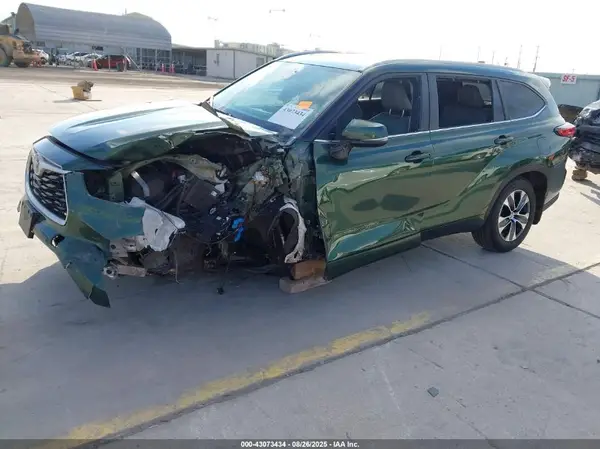 5TDKDRAH3PS505656 2023 TOYOTA HIGHLANDER - Image 2