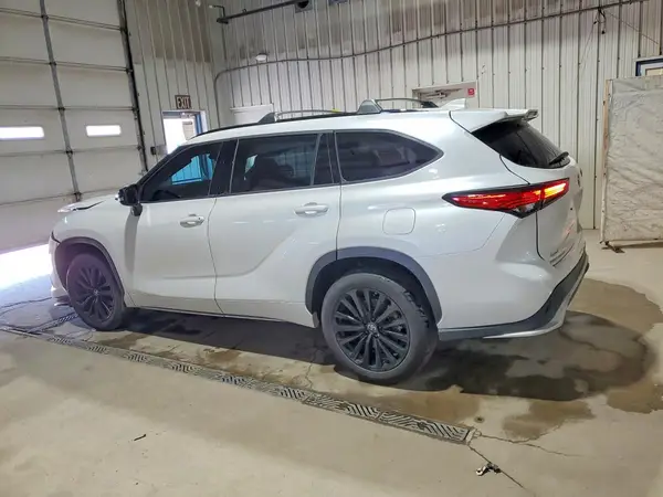 5TDKDRAH3PS508265 2023 TOYOTA HIGHLANDER - Image 2