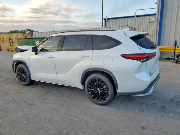5TDKDRAH3PS519721 2023 TOYOTA HIGHLANDER - Image 2