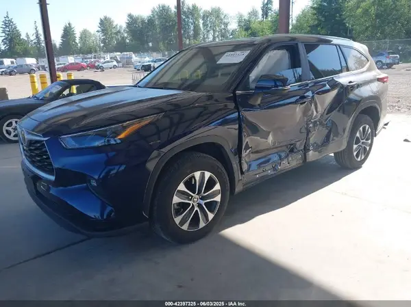 5TDKDRAH3PS526958 2023 TOYOTA HIGHLANDER - Image 2