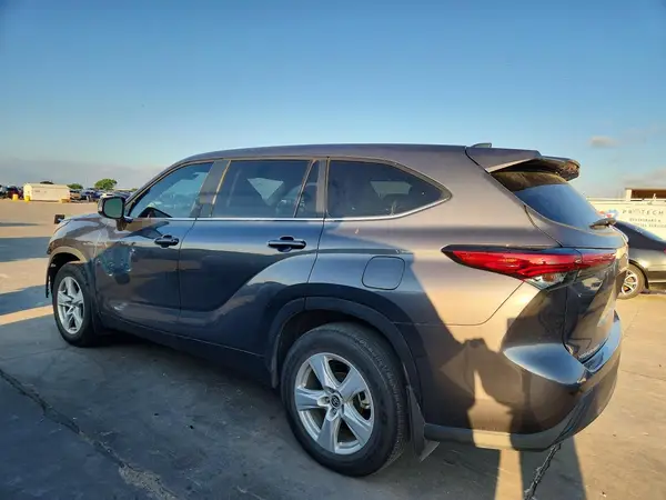 5TDKDRAH3PS527012 2023 TOYOTA HIGHLANDER - Image 2