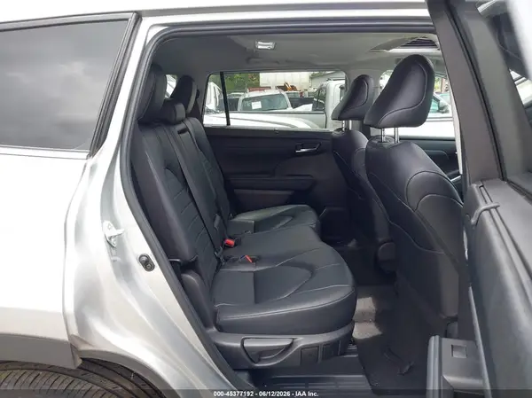 5TDKDRAH3RS050617 2024 TOYOTA HIGHLANDER - Image 8