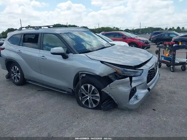 5TDKDRAH3RS529345 2024 TOYOTA HIGHLANDER - Image 1