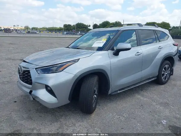 5TDKDRAH3RS529345 2024 TOYOTA HIGHLANDER - Image 2