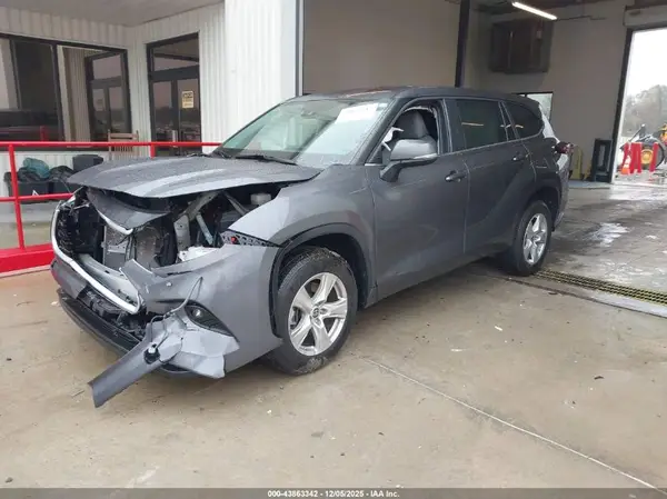 5TDKDRAH3RS530771 2024 TOYOTA HIGHLANDER - Image 2