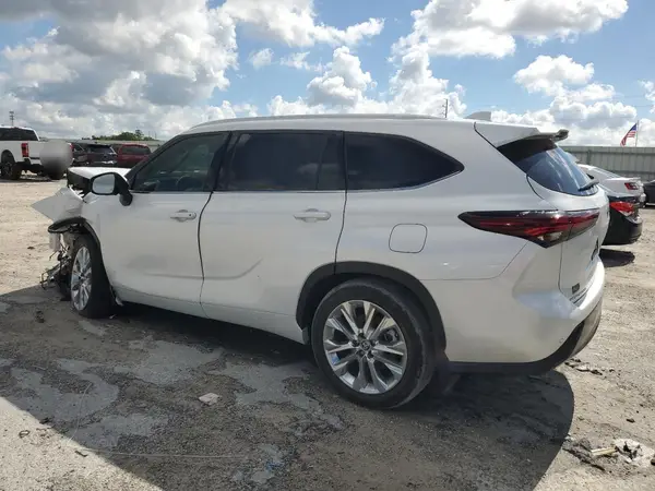 5TDKDRAH3RS535064 2024 TOYOTA HIGHLANDER - Image 2