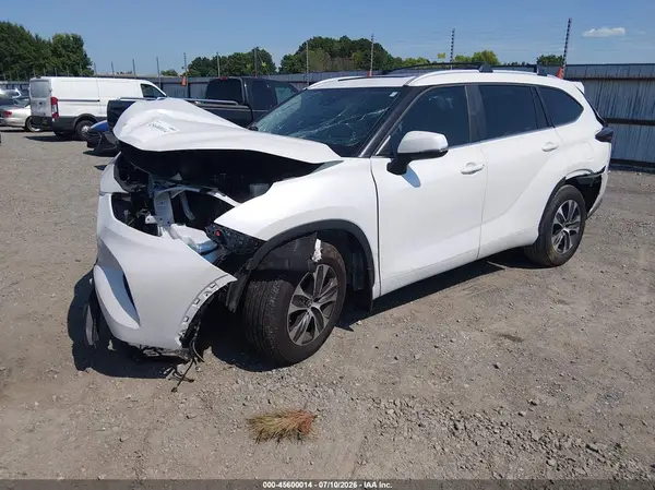 5TDKDRAH3RS538658 2024 TOYOTA HIGHLANDER - Image 2