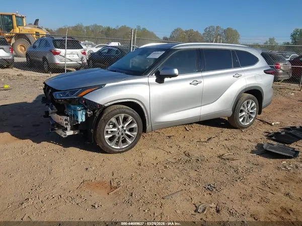5TDKDRAH3RS544296 2024 TOYOTA HIGHLANDER - Image 2
