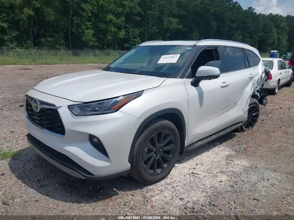 5TDKDRAH3RS548025 2024 TOYOTA HIGHLANDER - Image 2