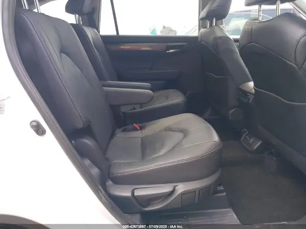 5TDKDRAH3RS548025 2024 TOYOTA HIGHLANDER - Image 8