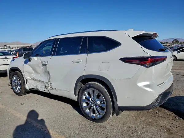 5TDKDRAH3RS549403 2024 TOYOTA HIGHLANDER - Image 2