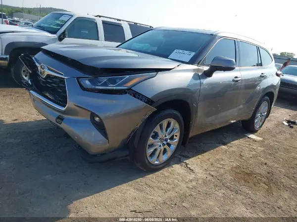 5TDKDRAH3SS556129 2025 TOYOTA HIGHLANDER - Image 2