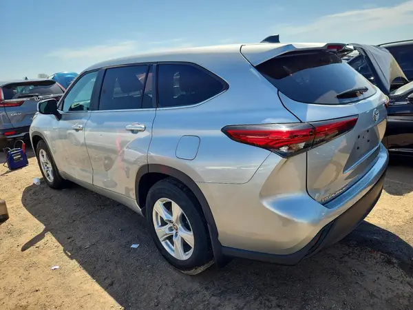 5TDKDRAH4PS006073 2023 TOYOTA HIGHLANDER - Image 2