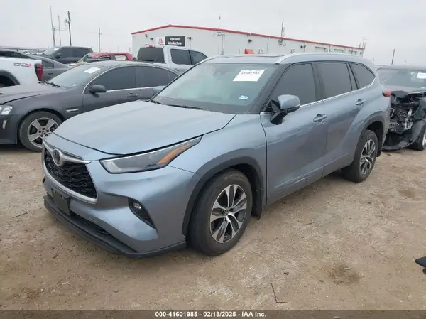 5TDKDRAH4PS007529 2023 TOYOTA HIGHLANDER - Image 2
