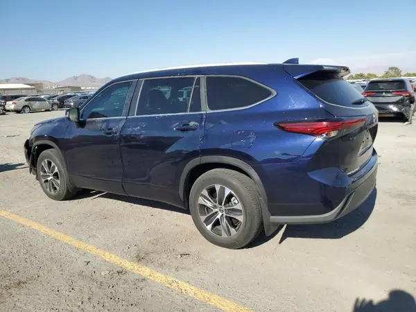 5TDKDRAH4PS008650 2023 TOYOTA HIGHLANDER - Image 2