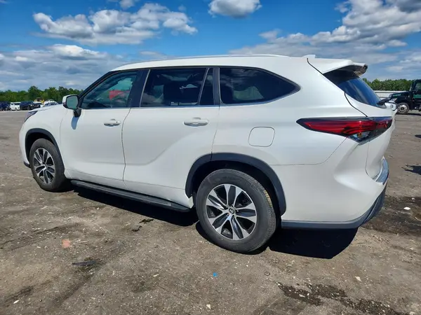 5TDKDRAH4PS008664 2023 TOYOTA HIGHLANDER - Image 2