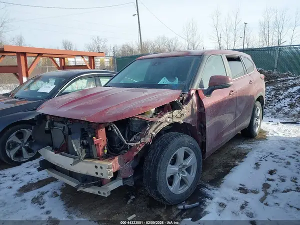 5TDKDRAH4PS010494 2023 TOYOTA HIGHLANDER - Image 2