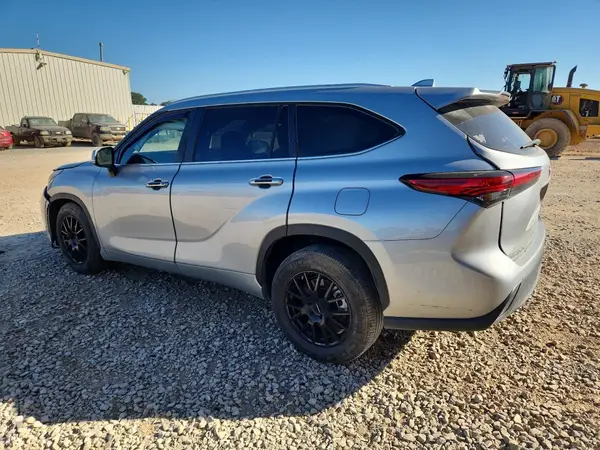 5TDKDRAH4PS013394 2023 TOYOTA HIGHLANDER - Image 2