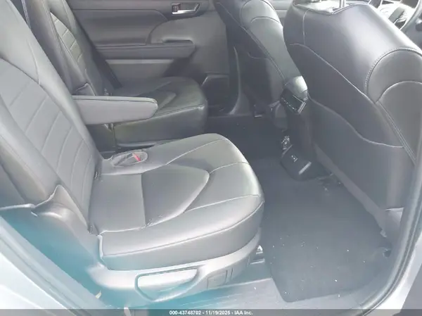 5TDKDRAH4PS017042 2023 TOYOTA HIGHLANDER - Image 8
