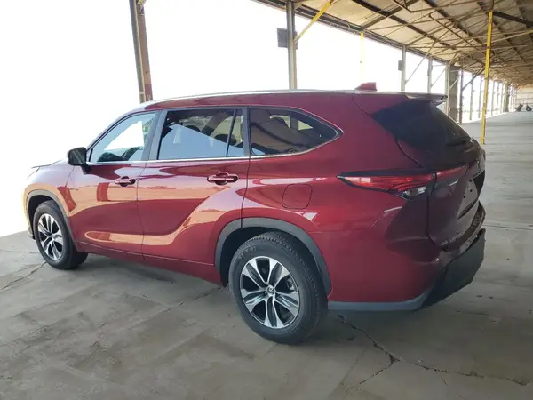 5TDKDRAH4PS018854 2023 TOYOTA HIGHLANDER - Image 2