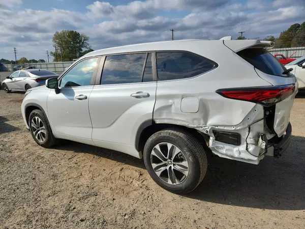5TDKDRAH4PS019163 2023 TOYOTA HIGHLANDER - Image 2