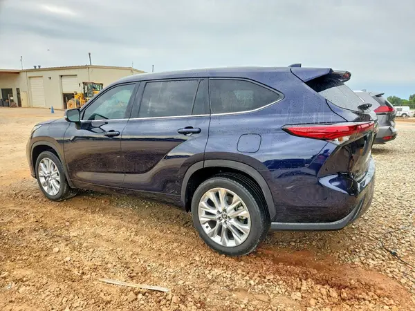 5TDKDRAH4PS019809 2023 TOYOTA HIGHLANDER - Image 2