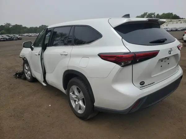 5TDKDRAH4PS023570 2023 TOYOTA HIGHLANDER - Image 2
