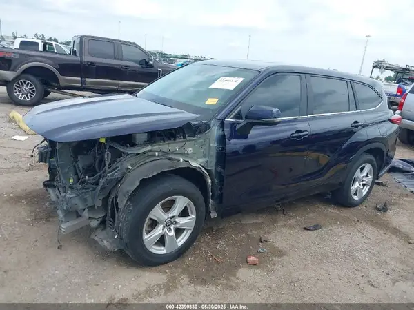 5TDKDRAH4PS024895 2023 TOYOTA HIGHLANDER - Image 2
