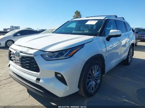 5TDKDRAH4PS025965 2023 TOYOTA HIGHLANDER - Image 2