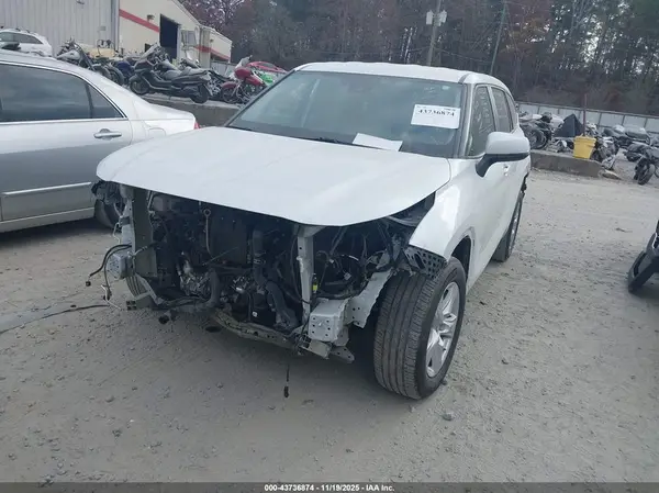 5TDKDRAH4PS026520 2023 TOYOTA HIGHLANDER - Image 2
