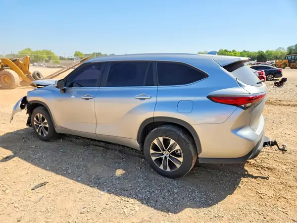 5TDKDRAH4PS027621 2023 TOYOTA HIGHLANDER - Image 2
