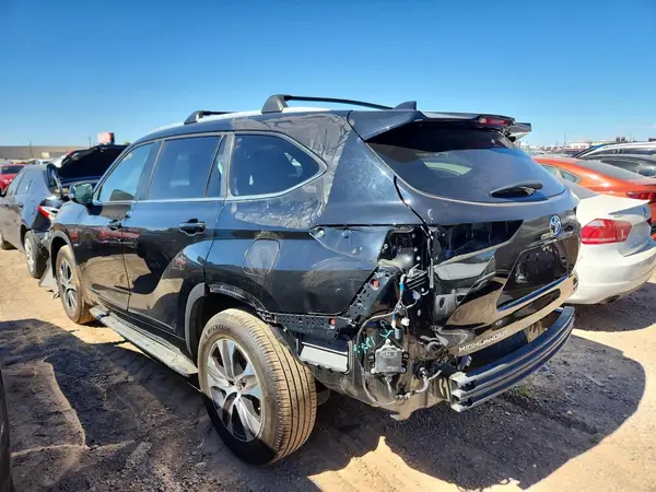 5TDKDRAH4PS027697 2023 TOYOTA HIGHLANDER - Image 2