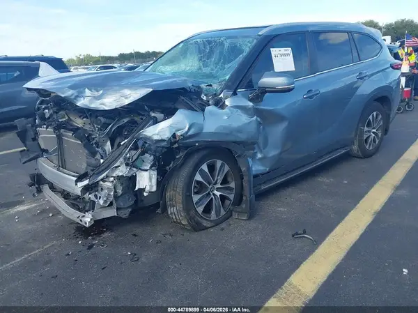 5TDKDRAH4PS032382 2023 TOYOTA HIGHLANDER - Image 2
