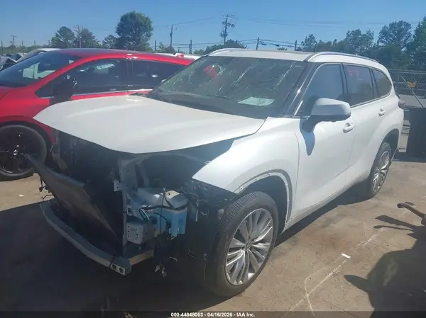 5TDKDRAH4PS032611 2023 TOYOTA HIGHLANDER - Image 2