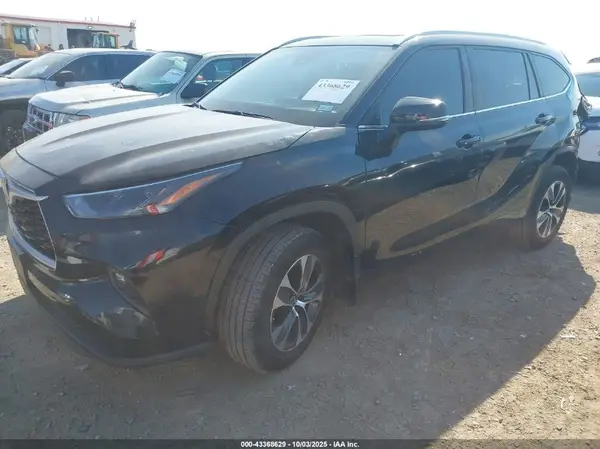 5TDKDRAH4PS034861 2023 TOYOTA HIGHLANDER - Image 2
