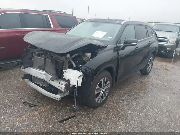 5TDKDRAH4PS035587 2023 TOYOTA HIGHLANDER - Image 2