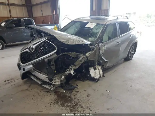 5TDKDRAH4PS036190 2023 TOYOTA HIGHLANDER - Image 2