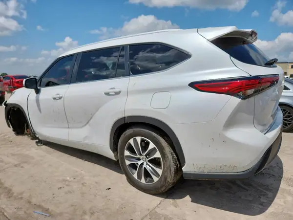 5TDKDRAH4PS037940 2023 TOYOTA HIGHLANDER - Image 2