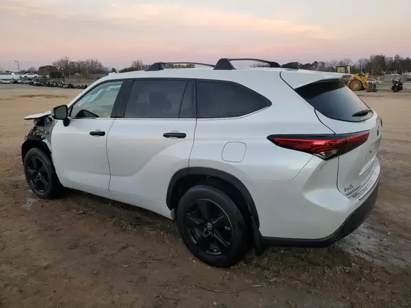 5TDKDRAH4PS502166 2023 TOYOTA HIGHLANDER - Image 2