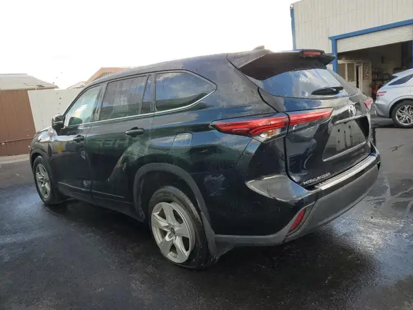 5TDKDRAH4PS502877 2023 TOYOTA HIGHLANDER - Image 2